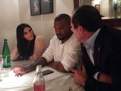 Dinilai Simbol Pornografi, Wajah Kim K Ditutupi di Situs Israel Ortodoks