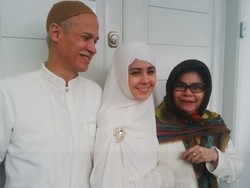 Usai Meminta Restu, Risty Tagor Peluk Erat Sang Ibunda