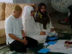 Usai Pamer Senyum, Risty Tagor Menangis Dengar Shalawat Nabi