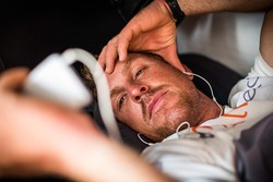 Untuk Pertama Kali, Penjualan Musik Digital Samai CD