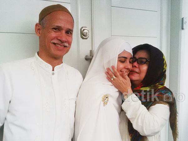 Suasana Pengajian di Kediaman Risty Tagor Jelang Nikah