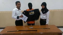 Bawa Pil Koplo, Pria Berkemeja Brigez Diringkus Polisi