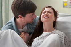 Bumil Sulit Kontraksi Karena Janin Belum Ditengok Bapaknya, Bener Nggak Sih?