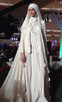 Irna Mutiara dan Ria Miranda Rilis Busana Muslim Pastel di Fashion Nation
