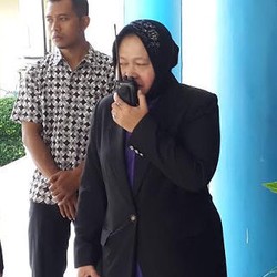 Walikota Risma Pantau Aksi Bonek Protes PSSI Lewat HT