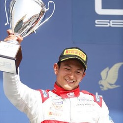 Start ke-12 di Feature Race, Rio Finis Runner-up