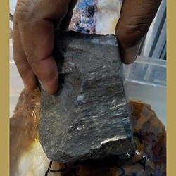 Berkilau Emas, Batu Badar Emas 1,5 Kg Ini Dijual Rp 250 Juta