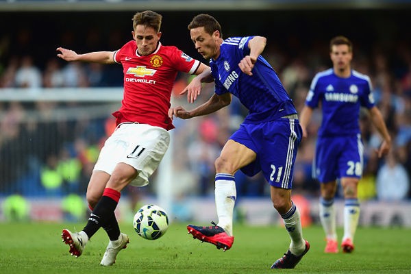 Cara Mourinho Matikan Peran Fellaini dan Skema Menyerang Van Gaal