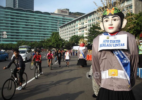 Ondel-ondel Ajak Pengendara Tertib Lalu Lintas