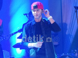 Aliando Gelar Konser di Jambi, Ribuan Fans Sudah Menyemut Sejak Siang