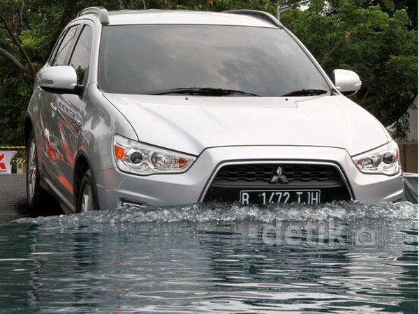 Uji Kehandalan Mitsubishi Delica dan Outlander Sport