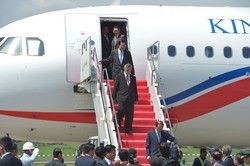 Hadiri Forum Ekonomi dan Peringatan KAA, PM Kamboja Hun Sen Tiba di Jakarta