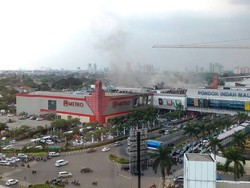 Dilihat Dari Gedung Tetangga, Begini Asap Hitam yang Membubung di PIM 1