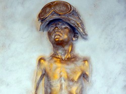 Benedict Cumberbatch Tergoda Beli Patung Emas Rp 134 Juta