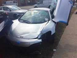 Karyawan Diler Hancurkan McLaren 650S Baru