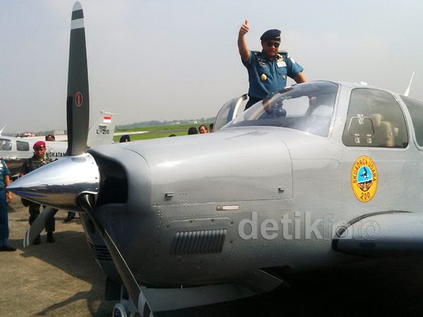 KSAL Serahkan 4 Pesawat Latih Bonanza G36