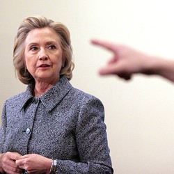 Pelajaran dari Skandal Email Hillary Clinton