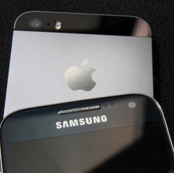 Debat Fans iPhone vs Android Berujung di Rumah Sakit