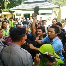 Tak Terima Terdakwa Dihukum 20 Tahun, Keluarga Korban Pembunuhan Ngamuk