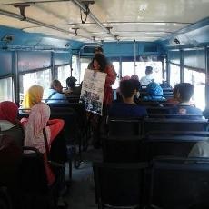 Berkebaya, Satpoltik Sosialisasikan Perda di atas Bus Kota