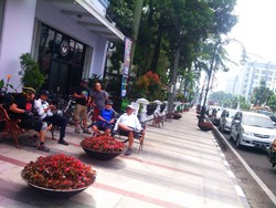 Tren Warga Bandung, Mejeng Asyik di Bangku Klasik Khas Eropa