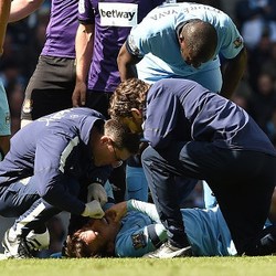 Tulang Pipi Dikhawatirkan Retak, David Silva Jalani Perawatan di RS