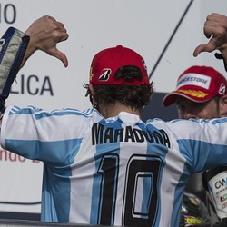 Juara di Argentina, Rossi Merayakan Bersama Maradona