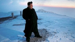 Kim Jong-Un Mendaki Gunung Tertinggi di Korea Utara