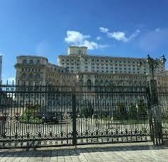 Gedung Parlemen Rumania yang Serba Wow!