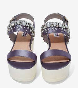 Editors Choice: 5 Sepatu Sandal Beralas Tebal untuk Hangout