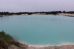 Ada Danau Berwarna Biru Secantik Ini di Belitung