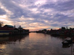 Menikmati Senja di Sungai Kuin, Banjarmasin