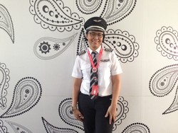 Kisah Dewi Meilina, Kapten Pilot Wanita Pertama AirAsia Indonesia