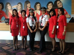 Penerbangan Kartini AirAsia, Semua Pilot & Awak Kabin Wanita