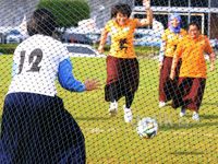 'Kartini-kartini' Hanura Main Sepakbola