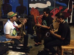 Mengintip Kegiatan bonita & the hus BAND di #BeNiceToEachOther Tour 2015