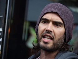 Russell Brand Main di Film tentang Osama Bin Laden