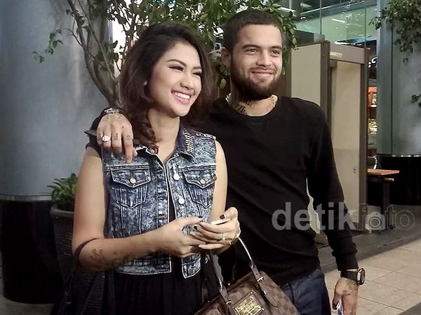 Diego Michiels Kini Lengket dengan Adik Julia Perez