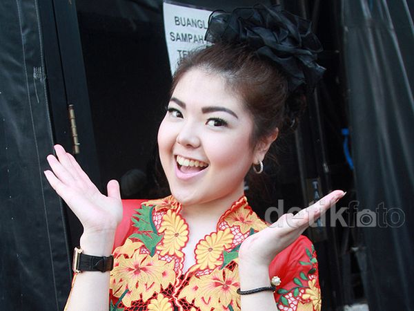 Tina Toon Berbunga-bunga di Hari Kartini