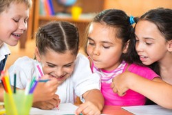 Kepolosan Anak-anak dengan Kanker Terukir di Rumah Ini