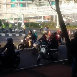 Jalan Gatot Subroto Mulai Ditutup, Pengendara Kebingungan