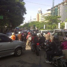 Jalan Gatot Subroto Ditutup, HR Rasuna Said Menuju Mampang Macet Parah