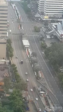 Jl Thamrin Arah Sudirman Sudah Ditutup, Ini Foto Kosongnya Jalan