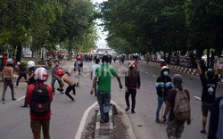 Mahasiswa Fakultas Teknik dan Fakultas Seni UNM Kembali Tawuran