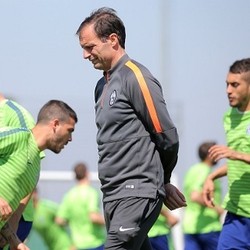 Meski Optimistis, Allegri Minta Juve Tetap Menjejak Tanah