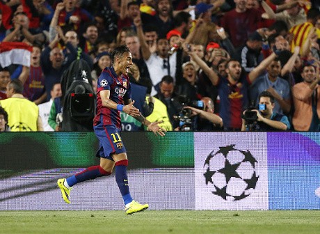 Neymar Hobi Jebol Gawang PSG