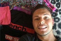 Kecanduan Aneh, Pria Ini Harus Pakai Boxer Baru Setiap Hari