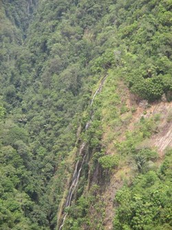 Sigura-gura, Air Terjun Tertinggi di Indonesia