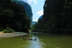 Asyiknya Menyusuri Sungai Teunom di Aceh