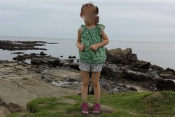 Beredar, Foto Hantu Samurai Terpotret Bareng Turis Cilik